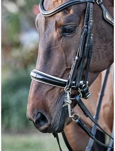 BLACK PATENT COVER SOFT SHAPED CRANK NOSEBAND WHITE LINED WITHOUT FLASH STRAP